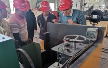 海外客戶來(lái)廠參觀礦用湘潭電機(jī)車