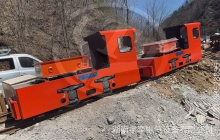 一批5噸湘潭鋰電池電機(jī)車抵達(dá)礦山現(xiàn)場