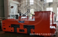 一批14噸架線式湘潭電機(jī)車發(fā)往金礦