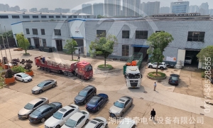 一批5噸蓄電池湘潭電機(jī)車裝車發(fā)貨